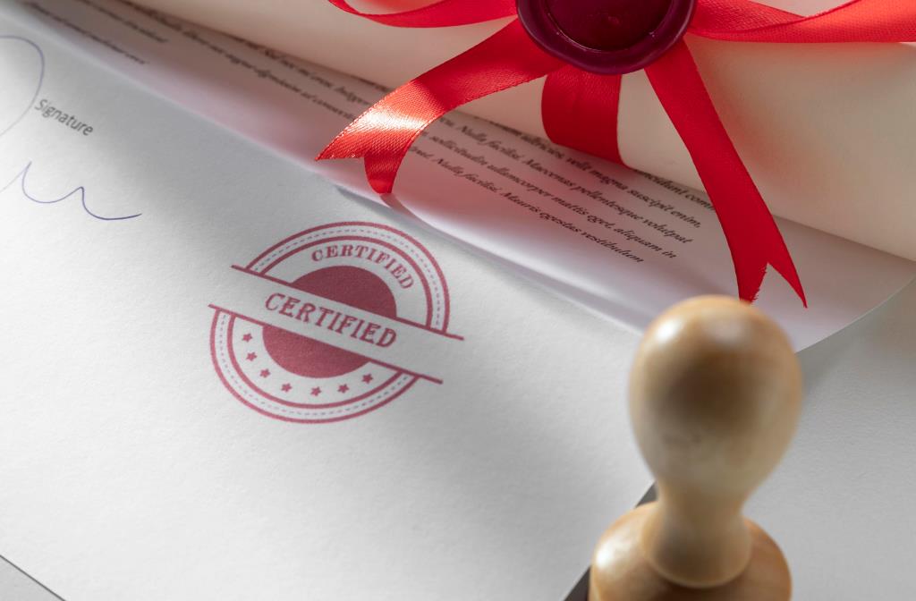 close-up-graduation-diploma