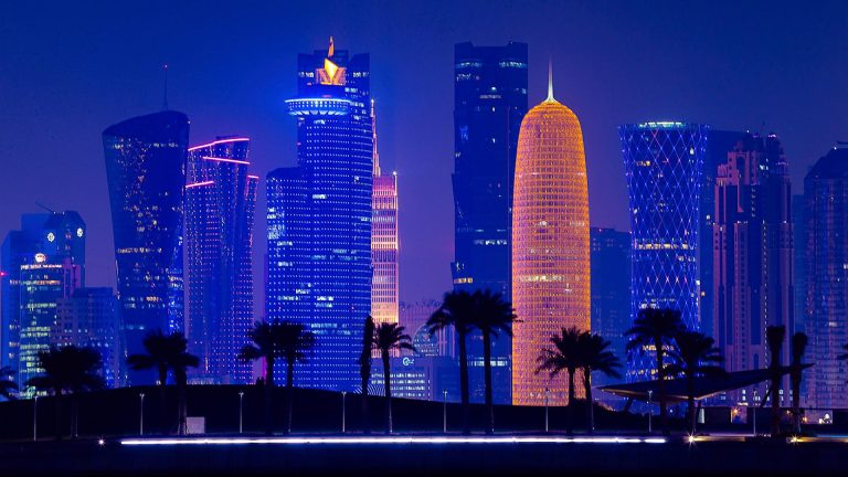 How much oil does Qatar have?